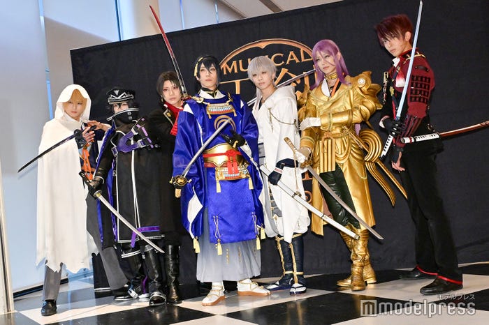 (左から)加藤大悟、小西成弥、佐藤流司、黒羽麻璃央、岡宮来夢、高橋健介、松島勇之介(C)モデルプレス