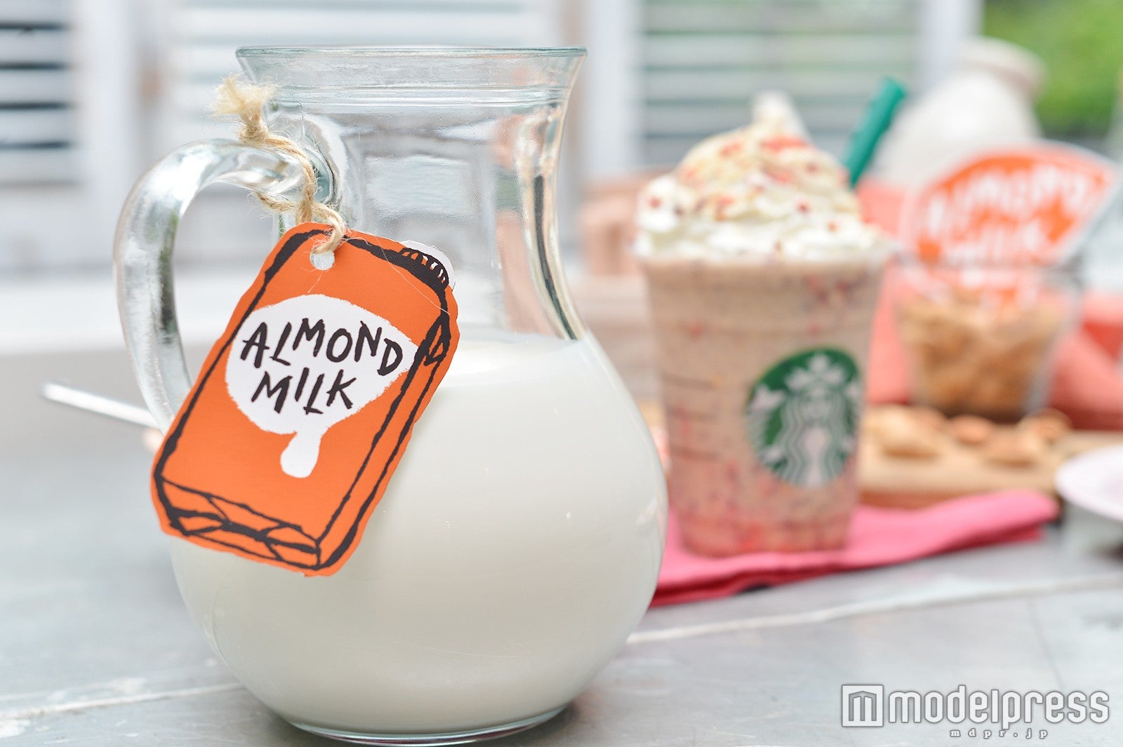 スターバックスが開発したアーモンドミルク （C）モデルプレス