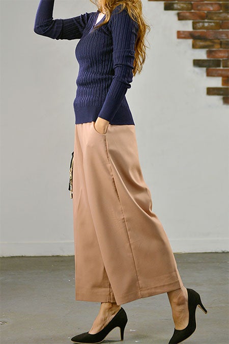 オータムカラーのチノガウチョパンツ「coca」2,690円（税込）／画像提供：coca