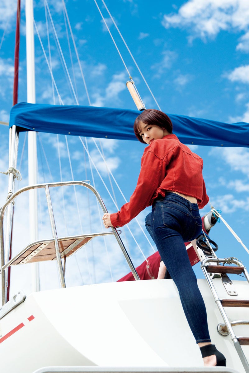 岡田紗佳（C）2019彩文館出版／鈴木ゴータ