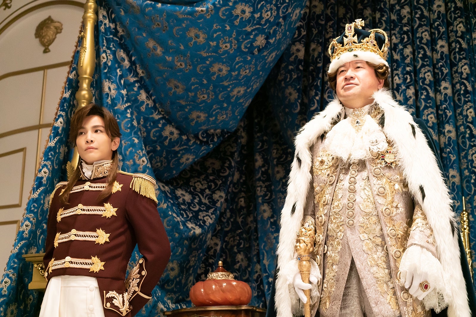 岩田剛典、佐藤二朗（C）Netflix