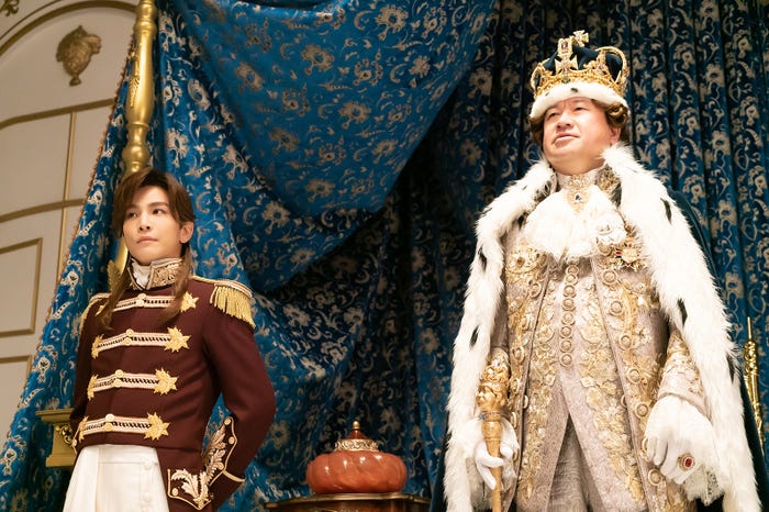 岩田剛典、佐藤二朗(C)Netflix