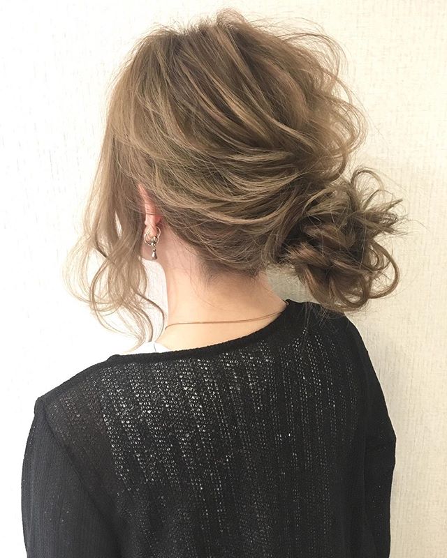 大人っぽい サイド寄せ ヘアアレンジに挑戦 簡単なやり方と一緒にチェック モデルプレス 大人っぽい サイド寄せ ヘアアレンジに挑戦 簡単なやり方と一緒にチェック モデルプレス