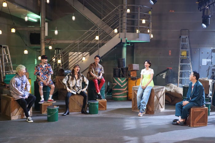 (左から)SUPER BEAVER、満島ひかり、設楽統(C)フジテレビ