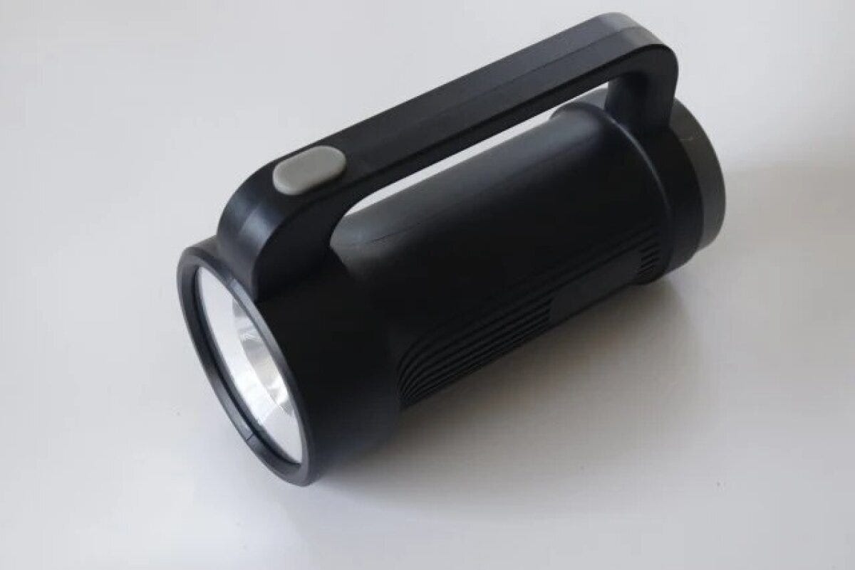 ダイソー　LED強力ライト