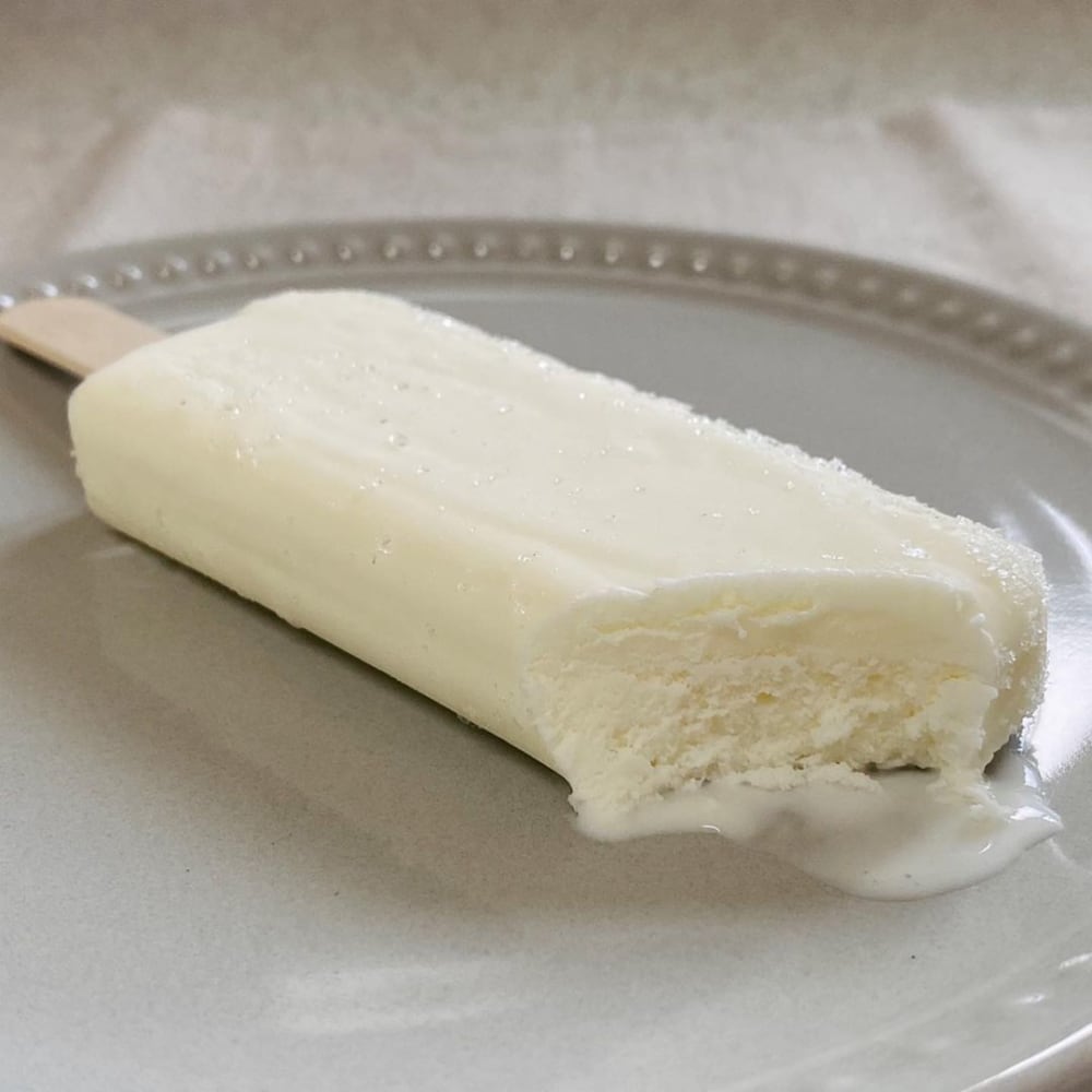 セブンイレブン「クリームチーズアイスバー」