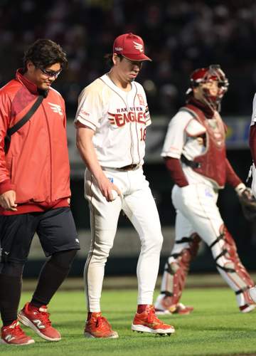 楽天・マエケンは右ふくらはぎのつり 病院へ行く予定はなし 四回投球の際に負傷し、緊急降板