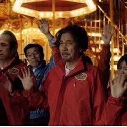 「こんな毎日も悪くない」宇宙人ジョーンズが見た「このろくでもない、すばらしき世界」の15年 気になるCM掘り下げ隊