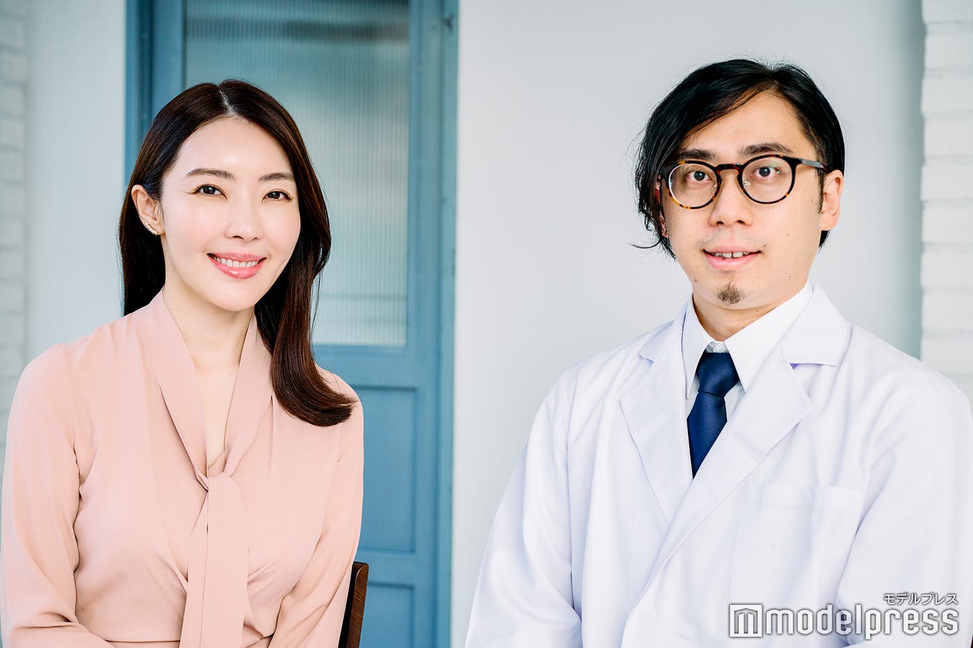 (左から)大野真理子、シーラボ研究員:西澤泰地さん(C)モデルプレス