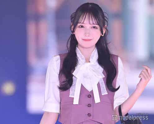 ≠ME鈴木瞳美、上品セットアップで美脚披露 大きめリボンで甘さ全開【GirlsAward 2025SS】
