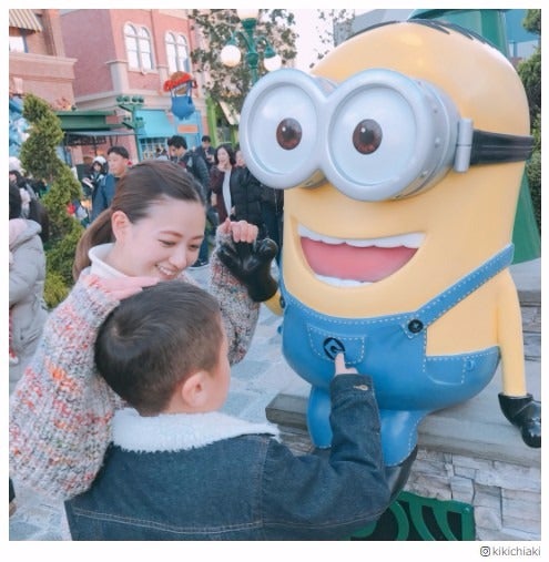 伊藤千晃、母性溢れるショットに反響「ママの顔になってる」