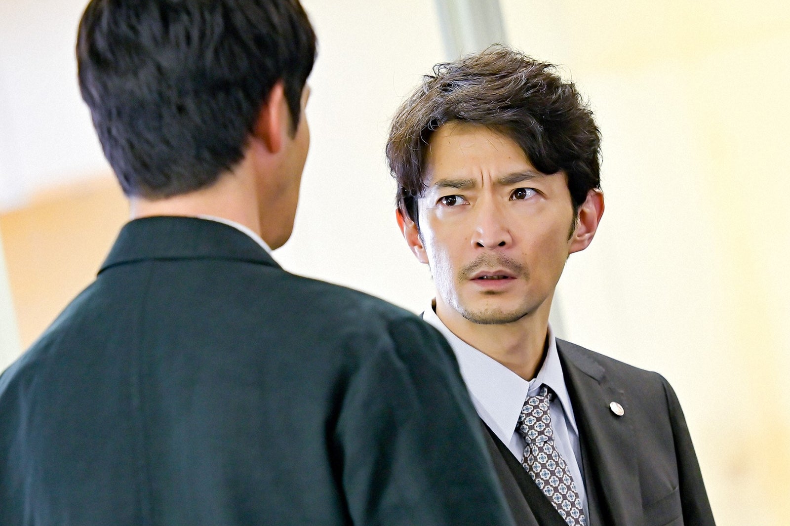 松下洸平、津田健次郎／「最愛」第6話より（C）TBS