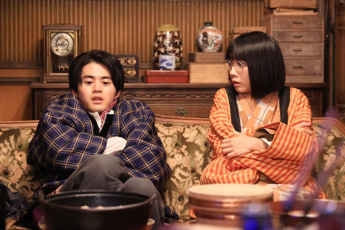 鈴鹿央士、松本穂香「嘘解きレトリック」第7話(C)フジテレビ