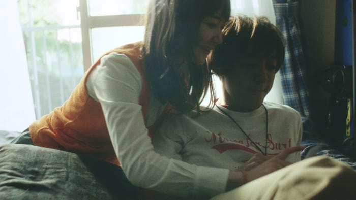 黒木華、高橋一生/CM「25年前の夏」篇より(提供写真)