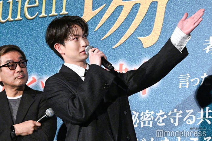 木村拓哉に「ケツを向けるな」と言われる綱啓永(C)モデルプレス