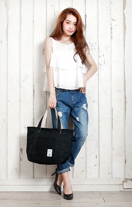 レース&タックティアードブラウス「salus」2,990円(税込)