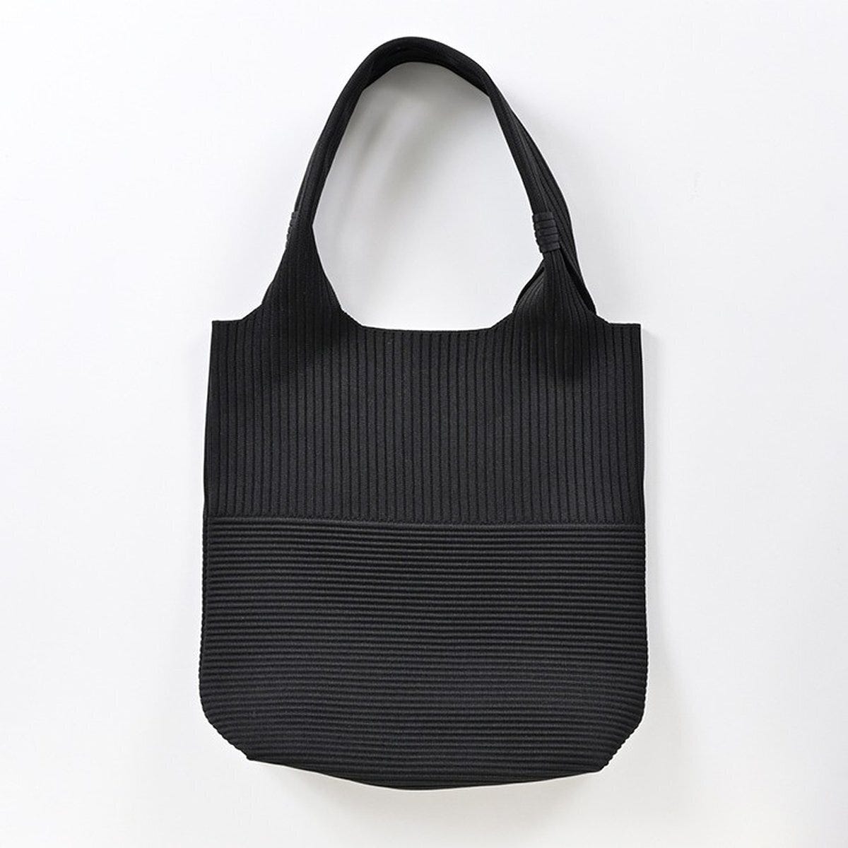 しまむらのニットトートバッグ（星玲奈）