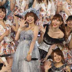 「上からマリコ」／「AKB48 2013真夏のドームツアー～まだまだ、やらなきゃいけないことがある～」福岡公演2日目より（C）AKS