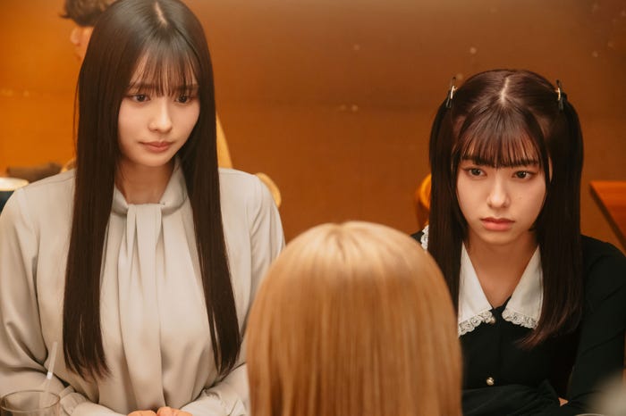 豊島心桜、池田朱那「その着せ替え人形は恋をする」第8話(C)福田晋一/SQUARE ENIX・ドラマ「その着せ替え人形は恋をする」製作委員会・MBS