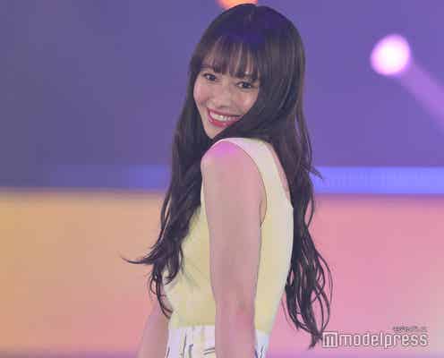 山本舞香、ノースリーブワンピで美肌弾ける<GirlsAward 2023 S/S>