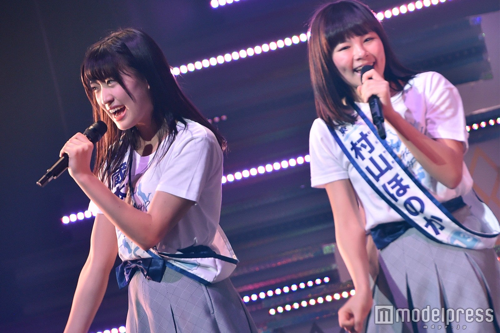 蔵本美結（左）「第3回AKB48グループドラフト会議」（C）モデルプレス