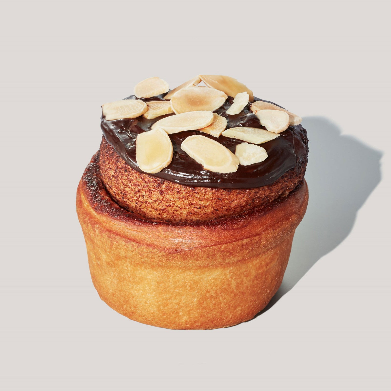 アーモンドチョコレートロール¥310／画像提供：スターバックス コーヒー ジャパン