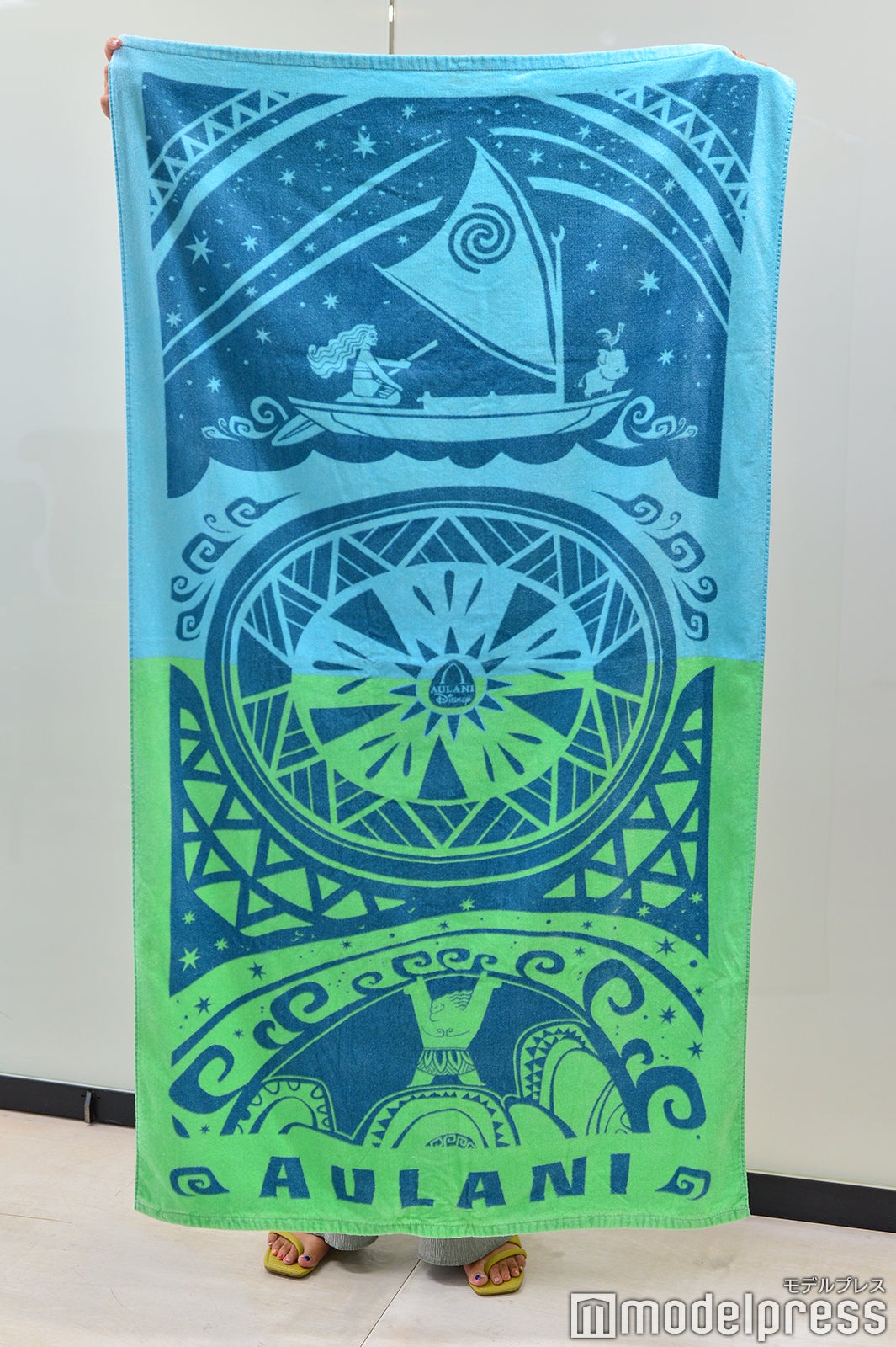 大判タオル＄29.99（C）モデルプレス