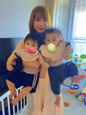 中川翔子、生後8ヶ月を迎えた双子の‟ダブル抱っこ”に悲鳴「いつまでいけるかな！重い！」