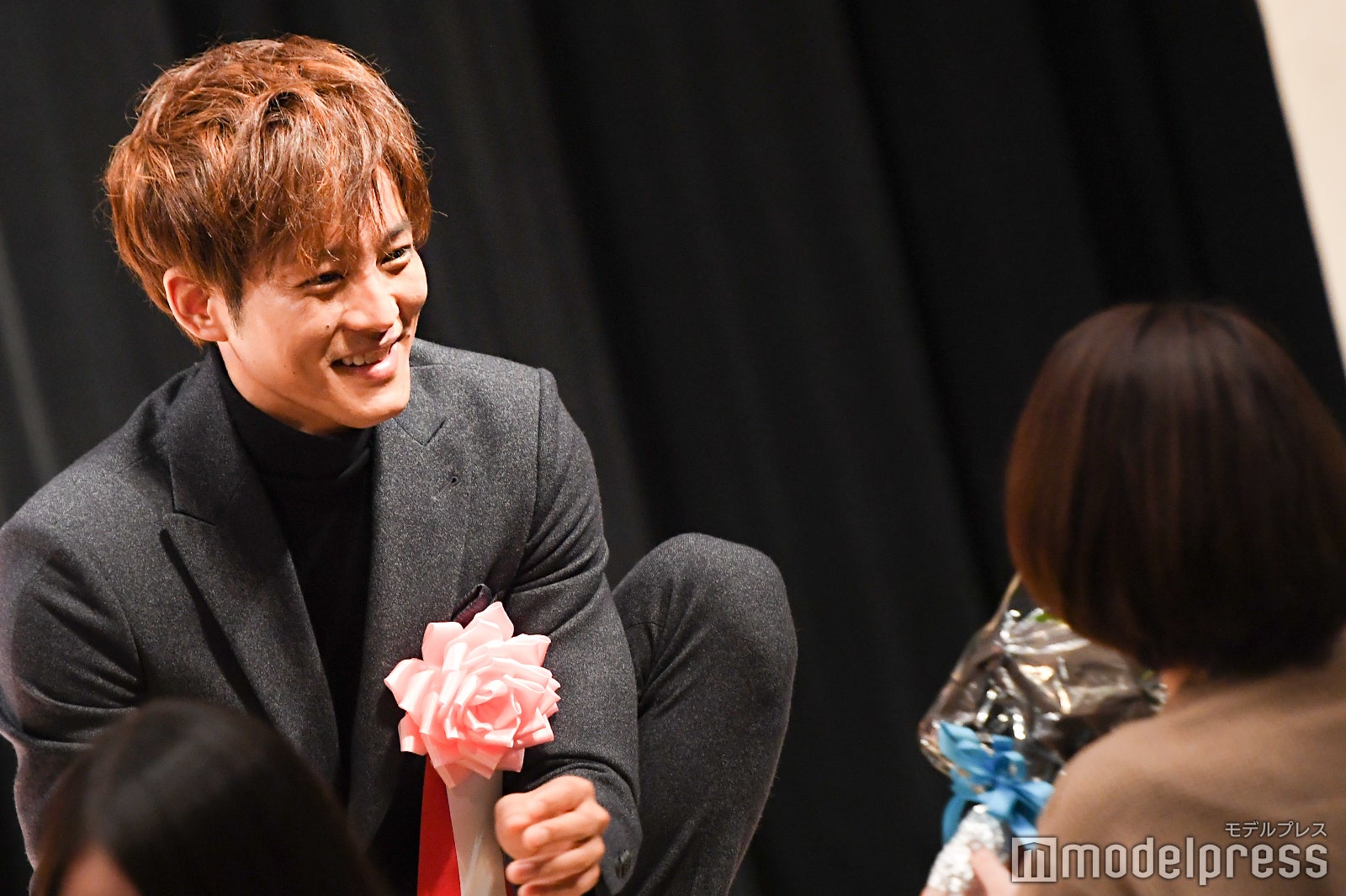 松坂桃李、ファン殺到で異例事態　2連続受賞の表彰式で会場騒然＜第40回ヨコハマ映画祭＞