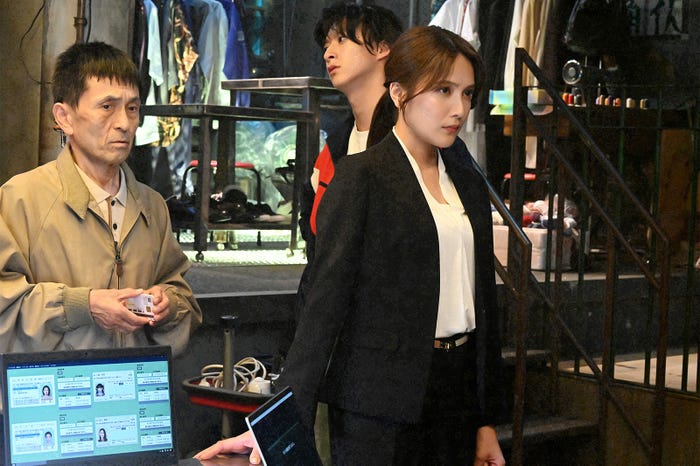 徳井優、入山杏奈「潜入兄妹 特殊詐欺特命捜査官」第2話(C)日本テレビ