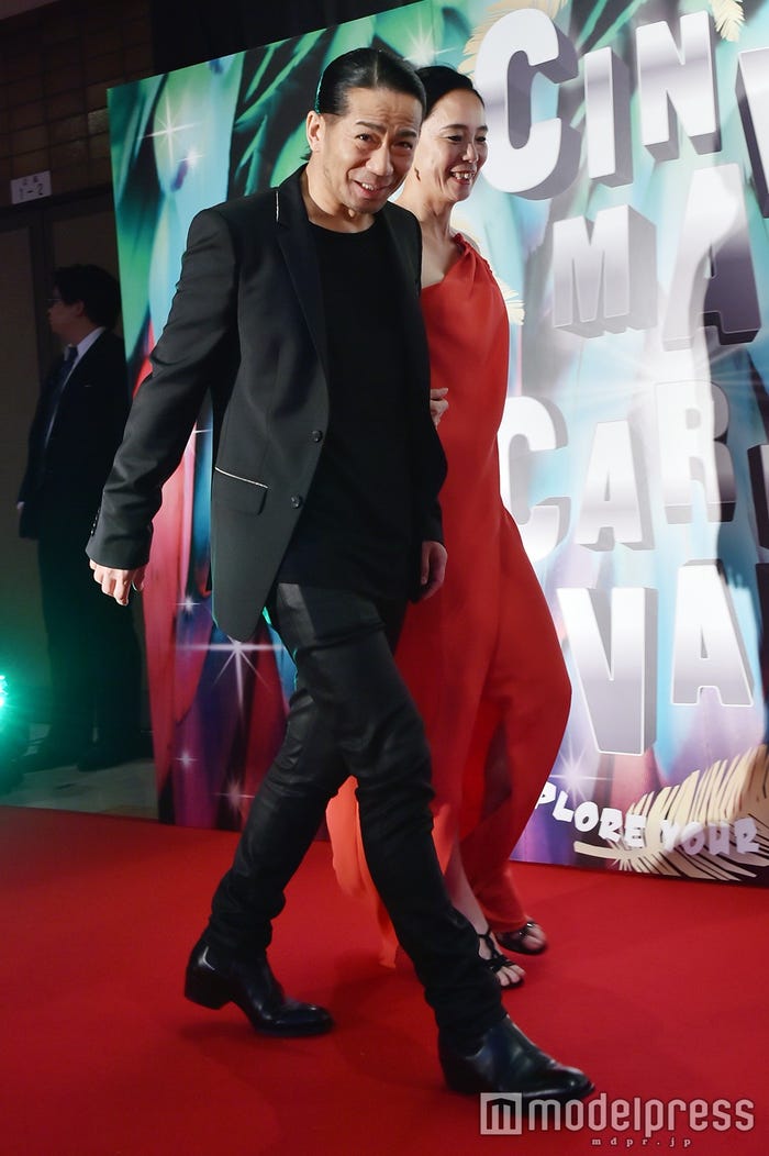 HIROと河瀬直美氏(C)モデルプレス