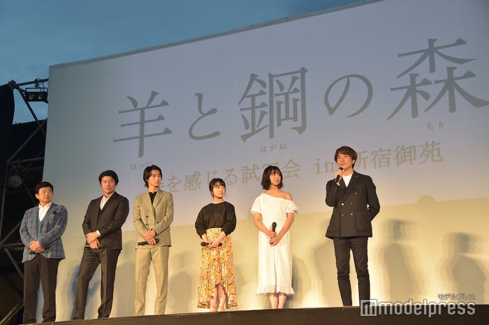 野外上映舞台挨拶の様子(C)モデルプレス