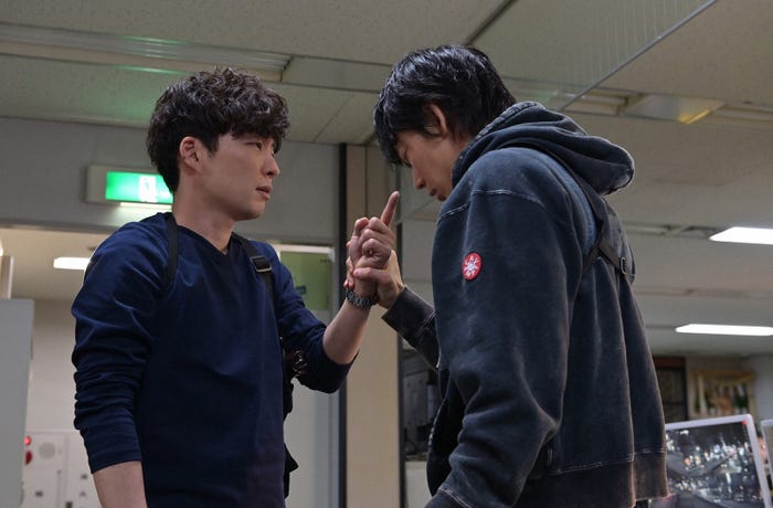 星野源、綾野剛/「MIU404」第1話より(C)TBS