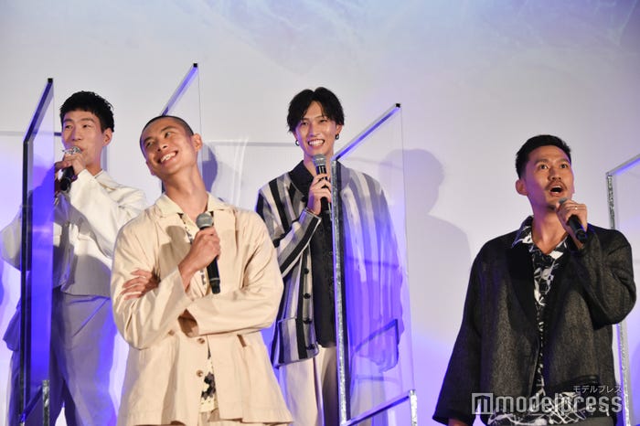 モンジが「ドエロイ」といじられる堀夏喜/(後列) 坂口涼太郎、堀夏喜、(前列)葵揚、小柳心(C)モデルプレス