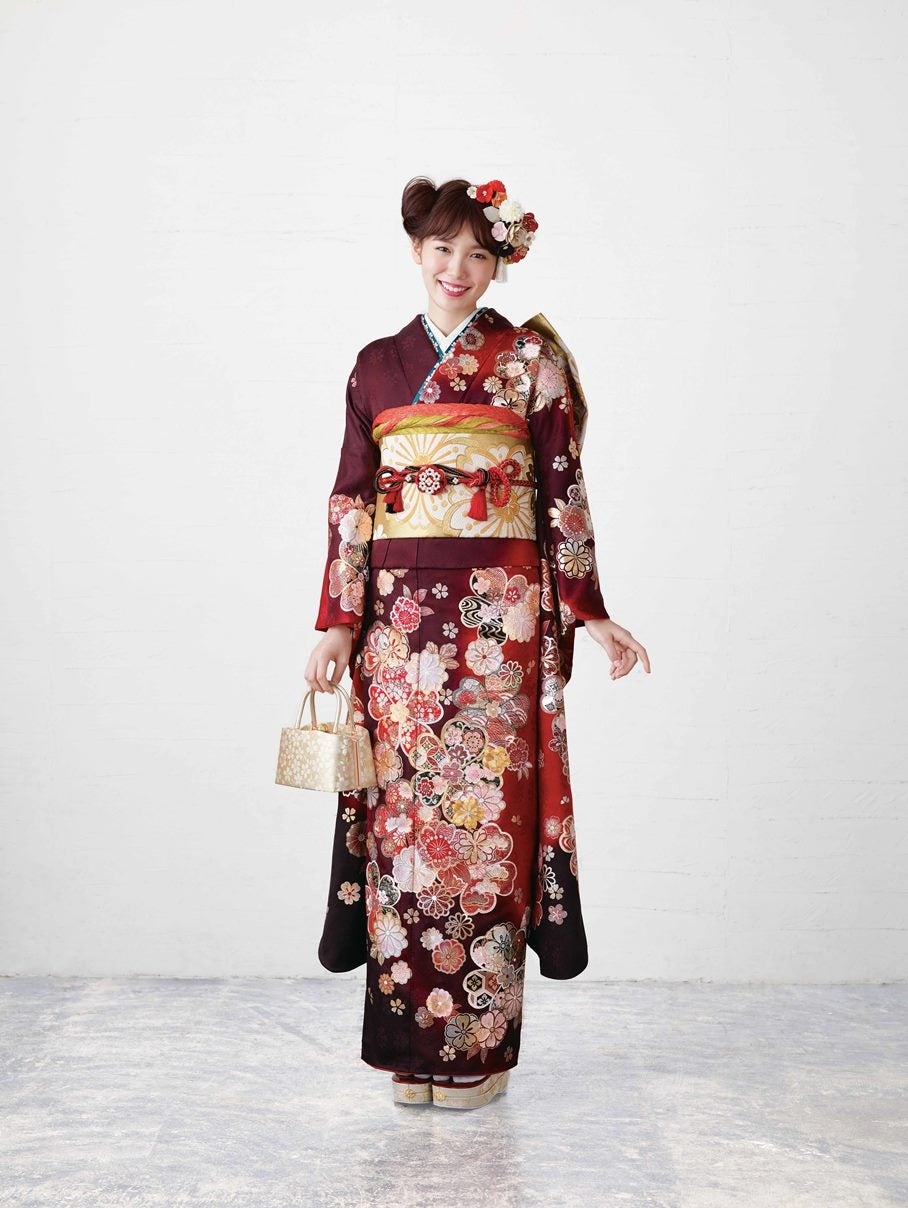 飯豊まりえ（鈴乃屋提供）