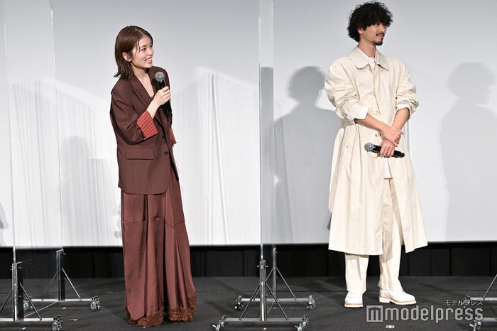 小芝風花、黒羽麻璃央(C)モデルプレス
