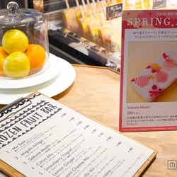 大島桜の若葉で風味をつけたジェラートベースのパレタス／東京ミッドタウン店限定の「サクラ モチ」￥500（税込）