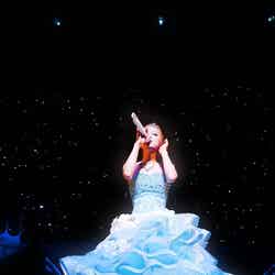 西野カナ衣装：アイスブルー プリンセスドレス（歌唱映像「A whole new world」）