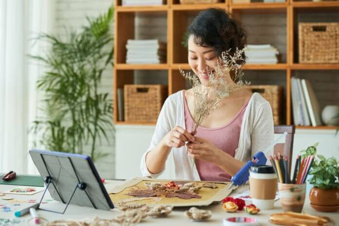 1.恋愛だけに偏らず自分の人生も楽しんでいる女性