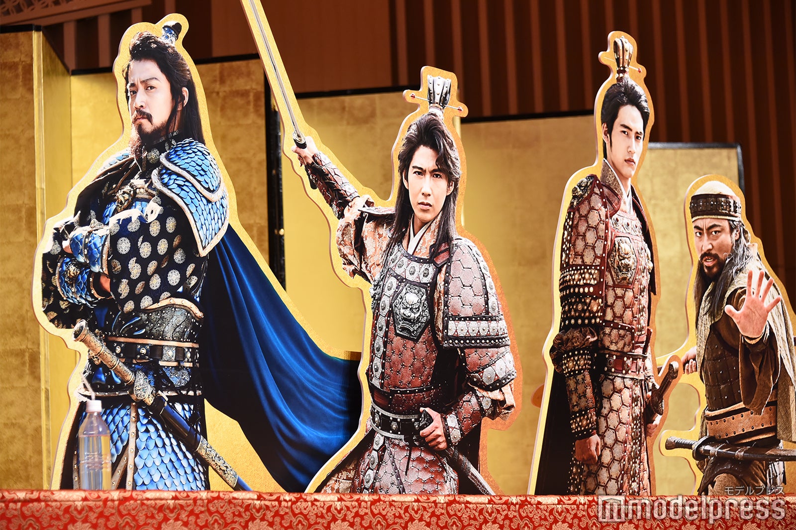 小栗旬、賀来賢人、岡田健史、山田孝之のパネル （C）モデルプレス