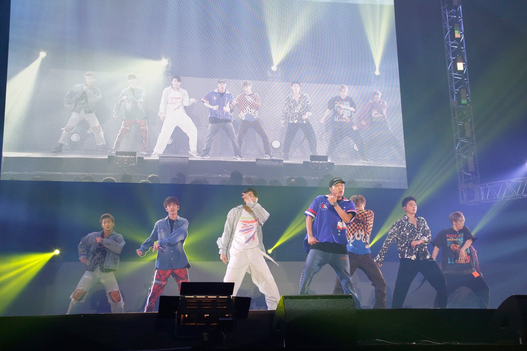 FANTASTICS、中尾翔太が胃がん治療中「心はチームで1つ」“9人”で熱くパフォーマンス＜LIVE MONSTER LIVE＞