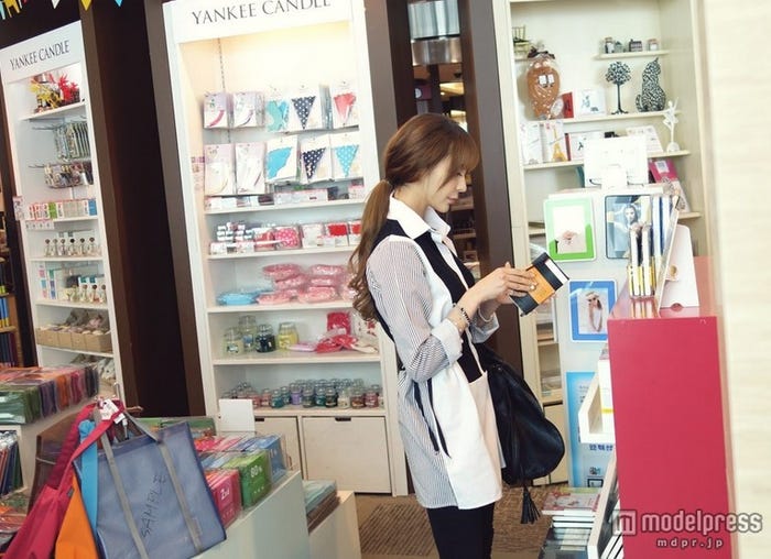 シンプルなひとつ結びヘアでもこんなにおしゃれ!画像提供:「ogage japan」