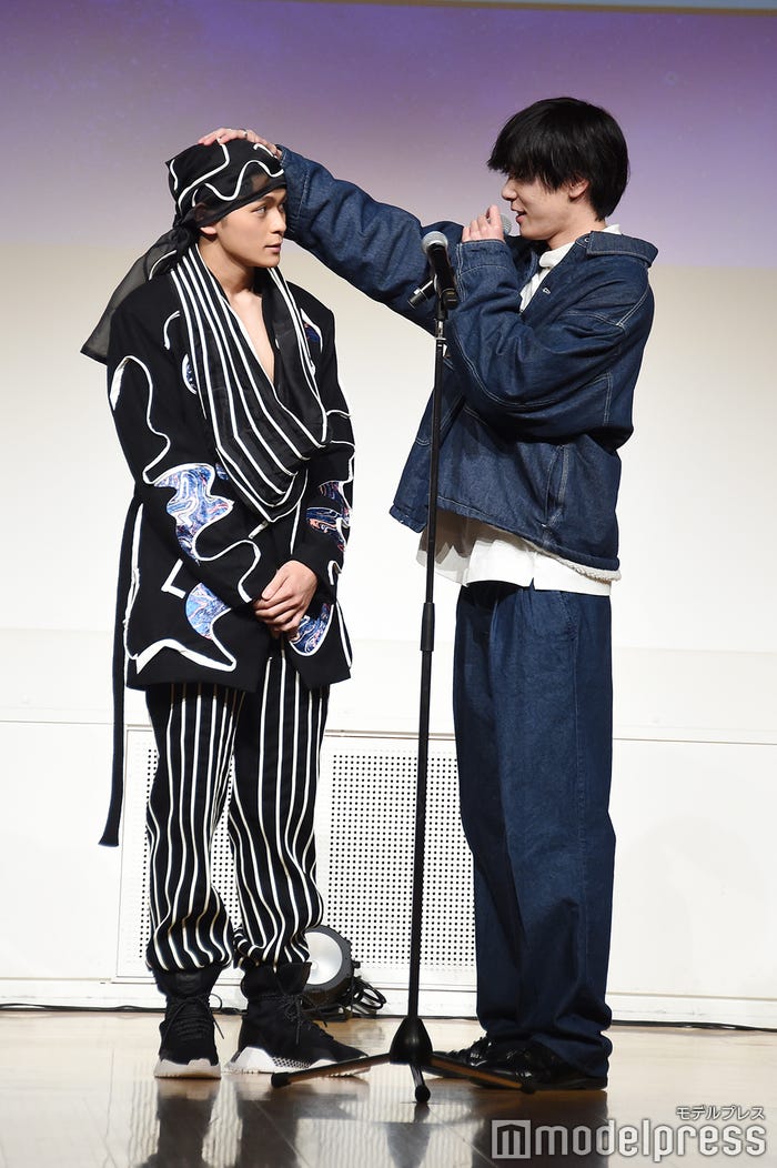 彼女役の眞栄田郷敦と内藤秀一郎 (C)モデルプレス