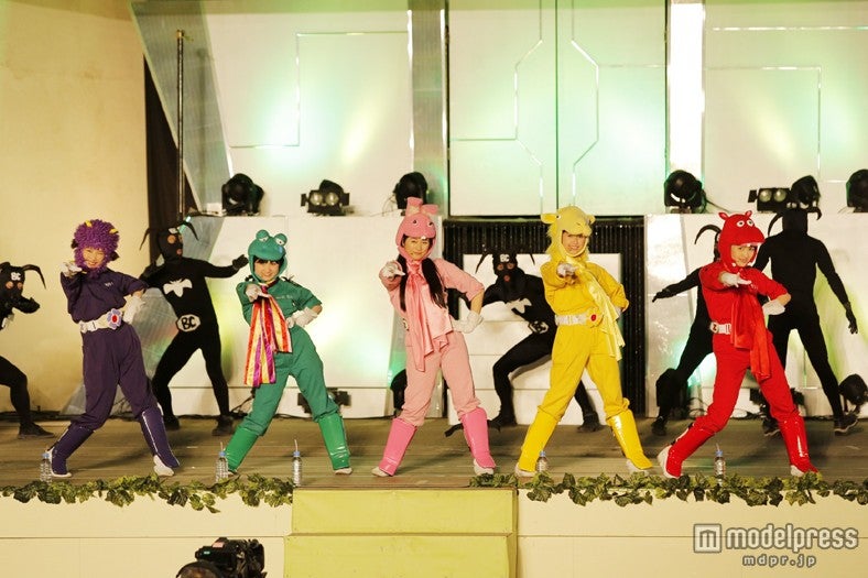 ももいろクローバーZ／「ももクロ子供祭り2013 ～守れ!みんなの東武動物公園 戦え！ももいろアニマルZ～」にて／photo by hajime kamiiisaka