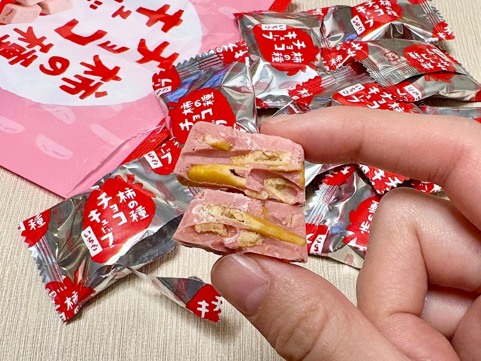 柿の種のザクザクとした食感がクセになる味わいです