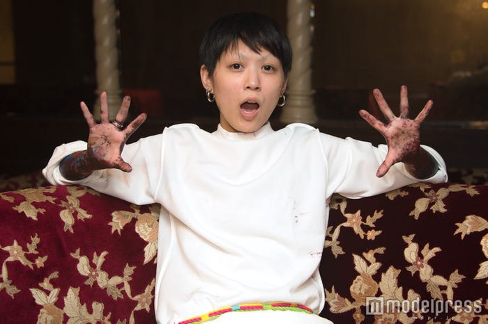 終演後は手と腕が真っ黒に…(C)モデルプレス