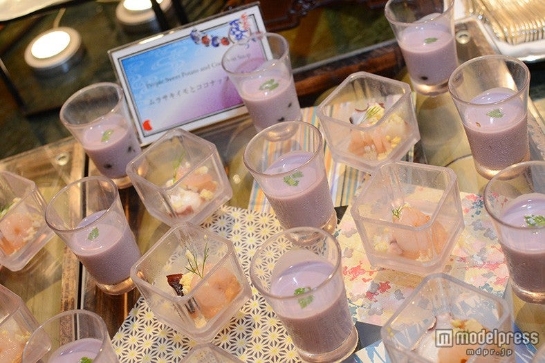 冷菜が並ぶブッフェ台