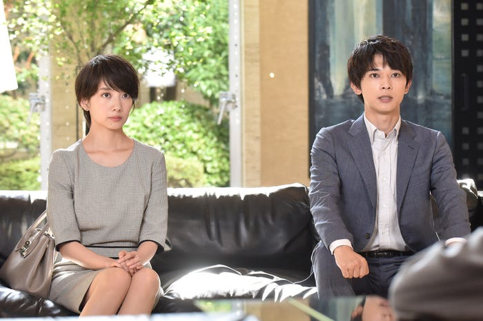 波瑠、吉沢亮/「サバイバル・ウェディング」第9話より(C)日本テレビ