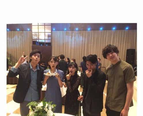 「仮面ライダーエグゼイド」キャスト集合でファン歓喜 飯島寛騎・黒崎レイナら“美男美女”ショットに「待ってました!」