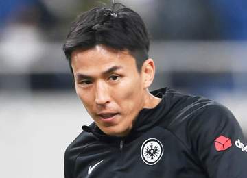 長谷部誠氏 愛息を肩車してドイツを街ぶら「パパしてますね」「素敵な写真をありがとうございます」